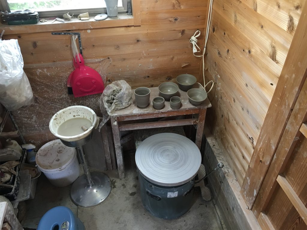 ろくろで作った食器類