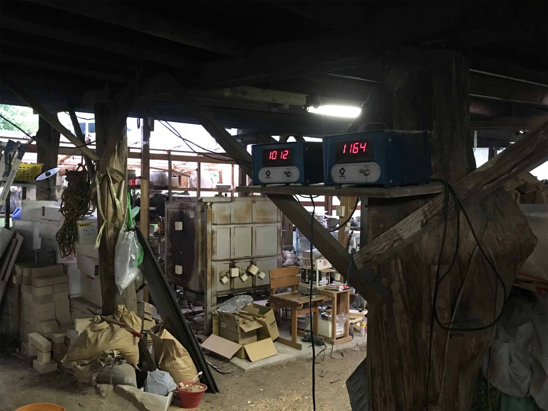 窯の中の温度を測る温度計